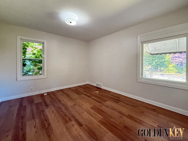 Building Photo - 10526 Duprey St