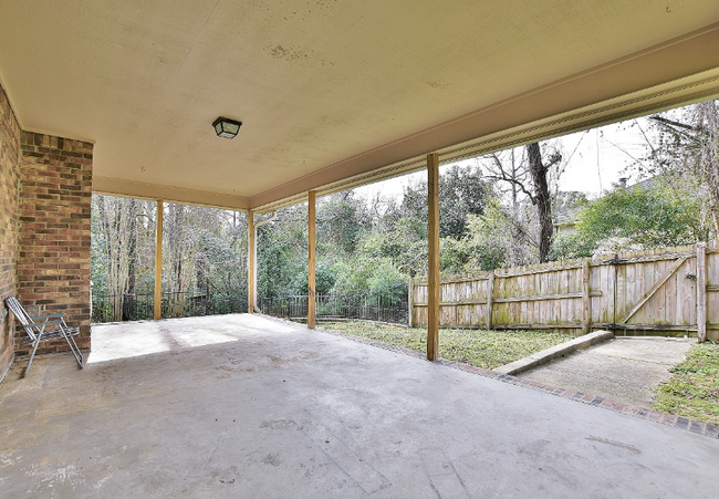 Building Photo - 4660 Woodmere Ln