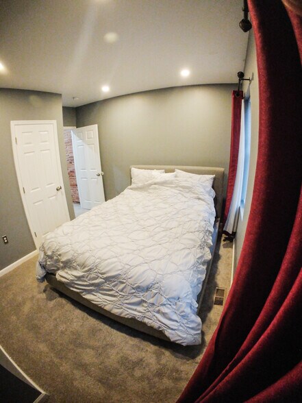 Building Photo - 819 N Montford Ave