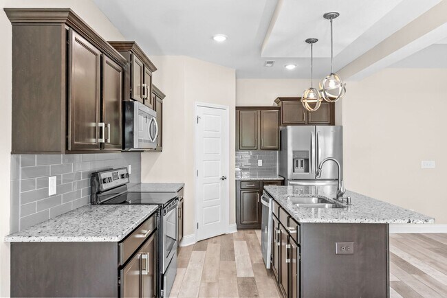 Building Photo - Pet Friendly Three Bedroom with Bonus!