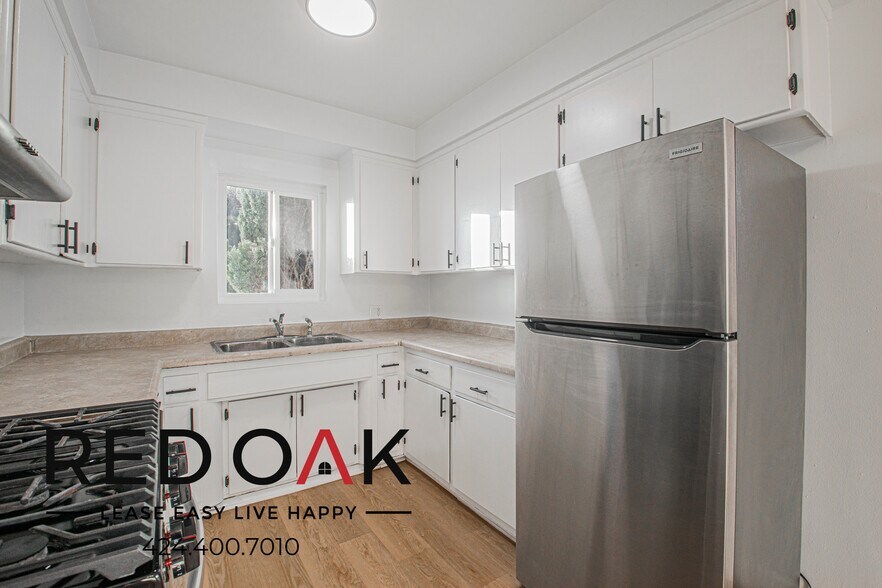 Building Photo - 1115 W 111th St