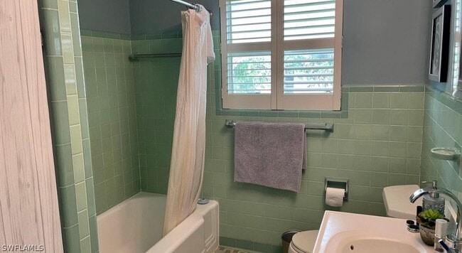 Building Photo - 235 Fordham Dr