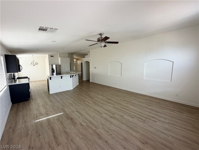Building Photo - 374 Yacht Ave