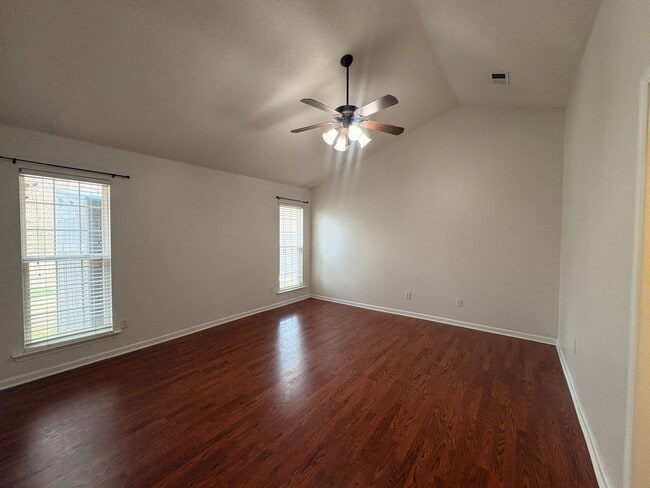 Building Photo - Arlington Home Ready To Be Yours! 3 Bedrooms Downstairs! Pets Are Welcome, Fees Apply!
