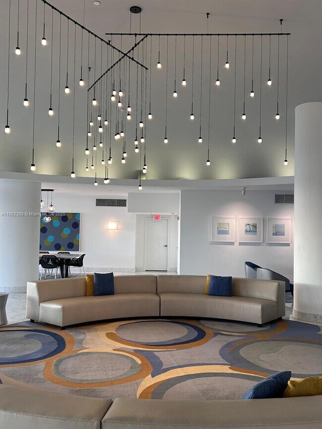 Building Photo - 1000 West Ave