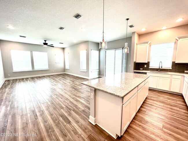 Building Photo - 7324 Beach Haven Pl