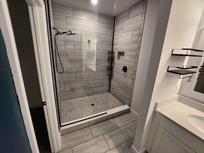 Building Photo - 913 Grand Wildmere Cove