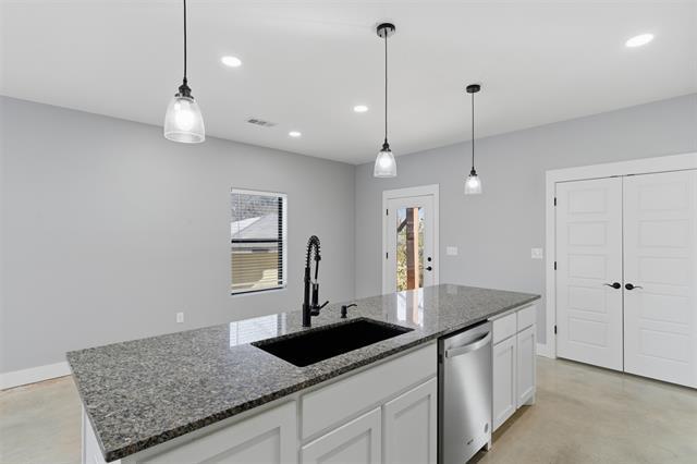 Building Photo - 1004 W Hanna St