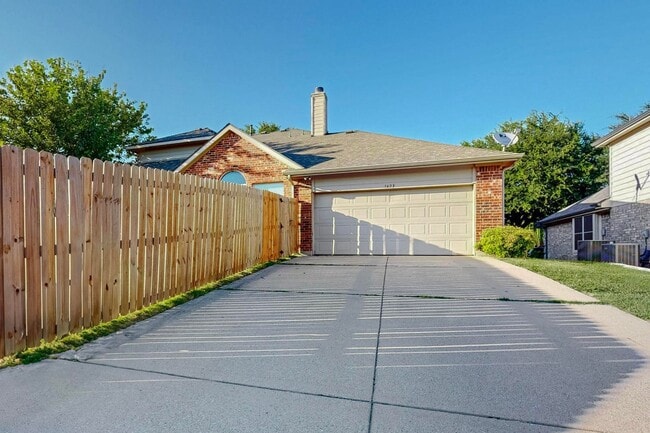 Building Photo - Spacious & Stylish Home in Quail Run-North...