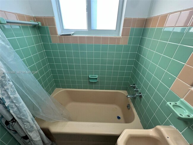 Building Photo - 8801 SW 42nd St