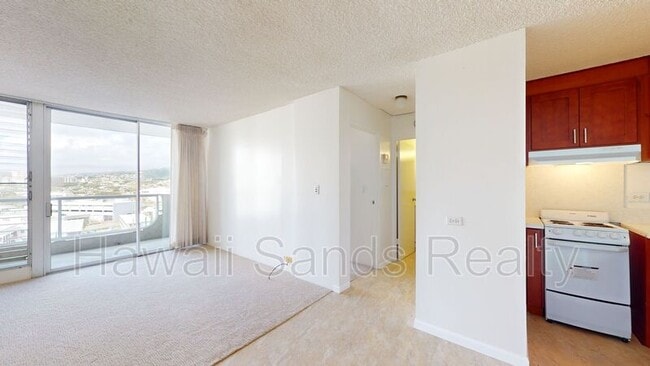 Building Photo - 2637 Kuilei St