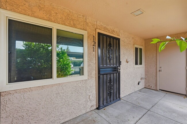 Building Photo - 10828 N Biltmore Dr