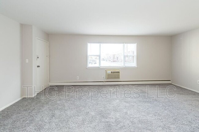 Building Photo - 27-55 Green Street APT# 28A