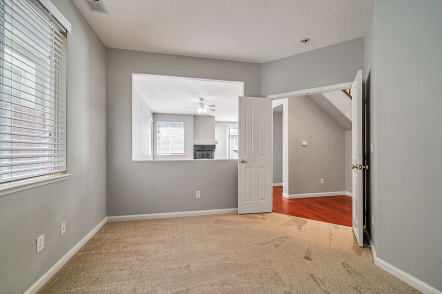 Building Photo - 2171 Beech Cmn