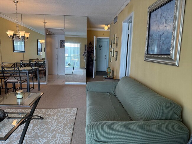 Building Photo - 412 S Cypress Rd