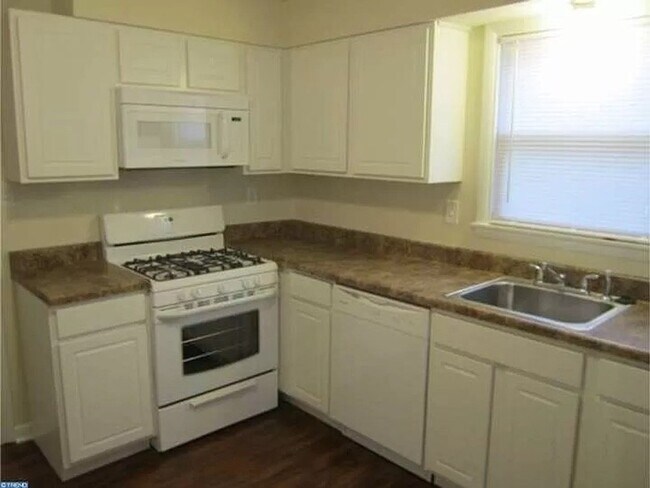 Building Photo - 3 Bed Home for Rent