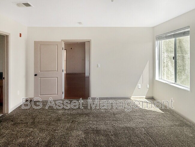 Building Photo - 1459 MacArthur Blvd