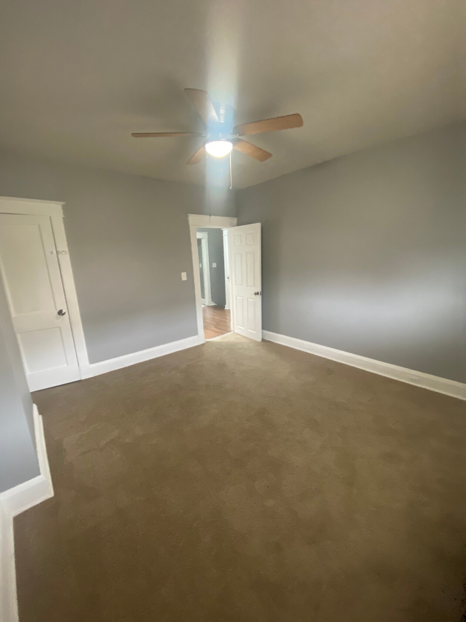 bedroom 2 - 606 N Woodington Rd
