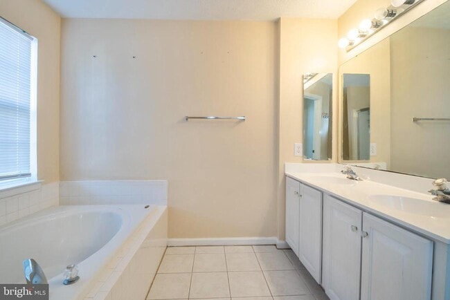 Building Photo - 5224 Leavers Ct