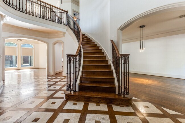 Building Photo - 6416 Dykes Way