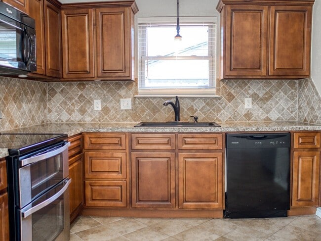 Building Photo - 3 Bedroom 2 Bath home in Shawnee!