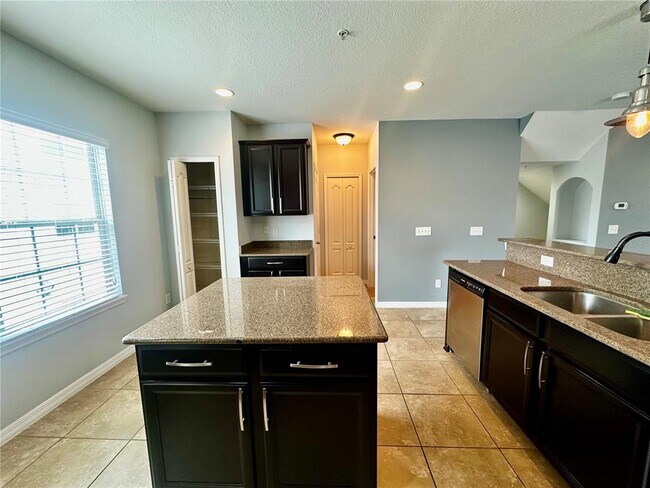 Building Photo - 373 Old Farm Ln
