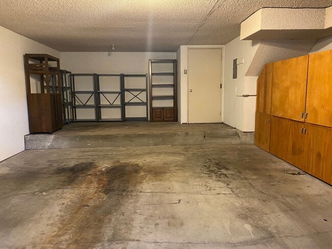 Building Photo - 2 Bedroom TownHome