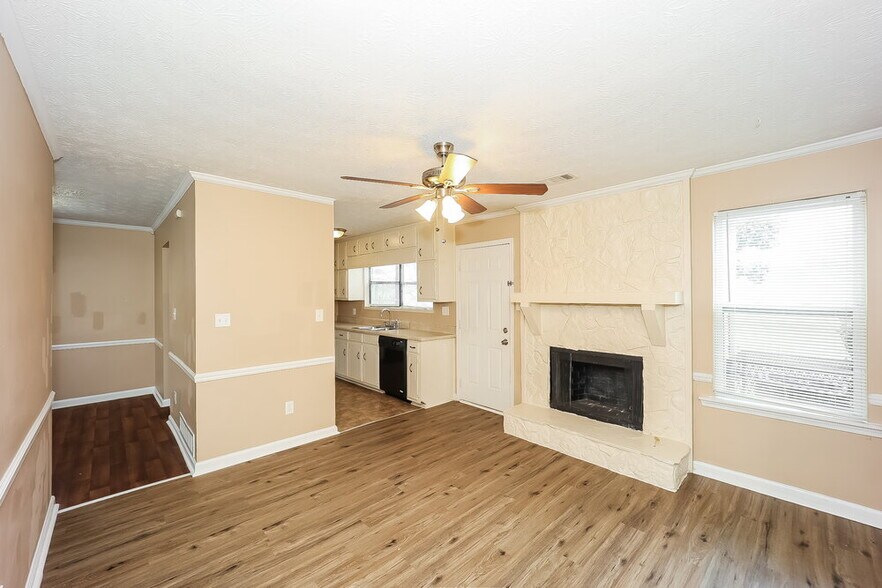 Building Photo - 8194 Canyon Forge Dr