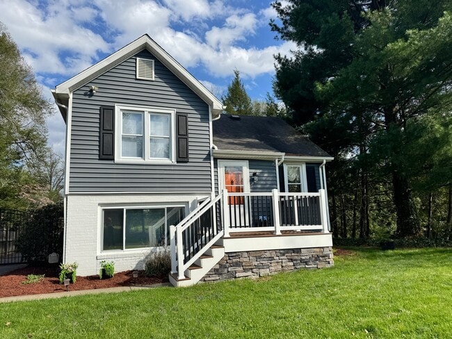 Building Photo - 308 Kenmore St