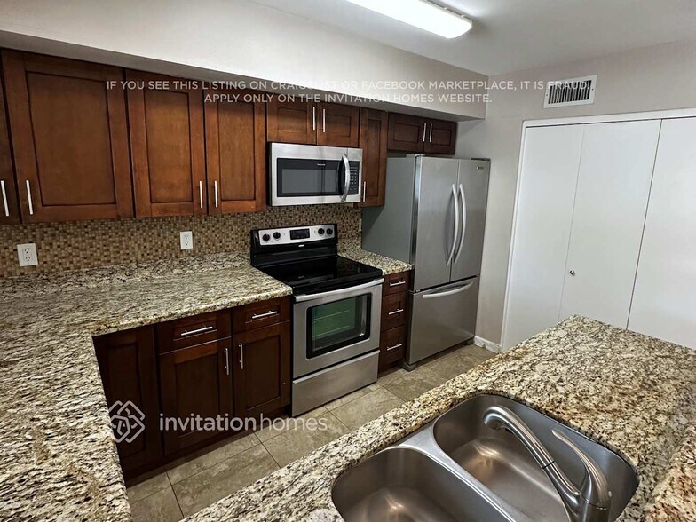 Building Photo - 6730 E Sweetwater Ave