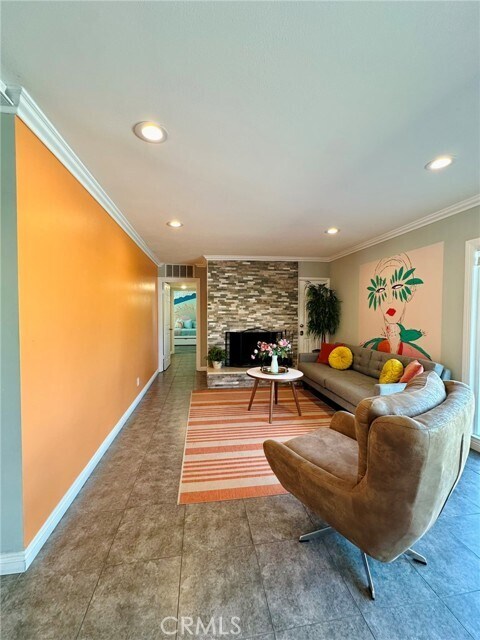 Building Photo - 1331 S Sunrise Way
