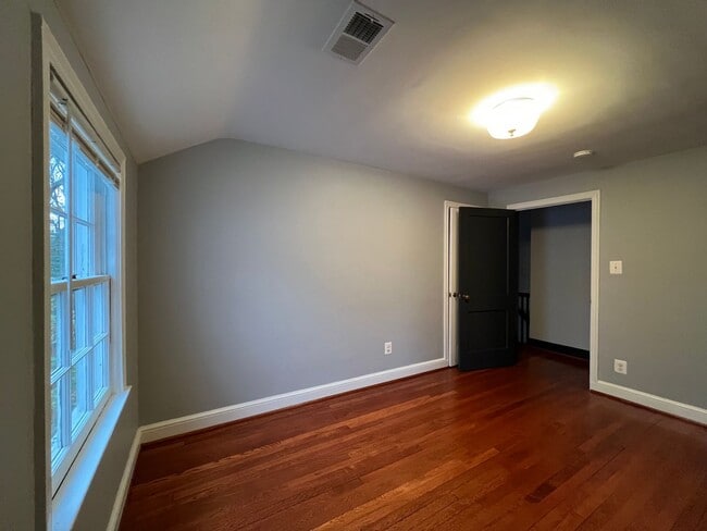 Building Photo - Cool Updated Historic 4/3.5 Farmhouse in Bethesda on Private, 1.5 Acre Lot