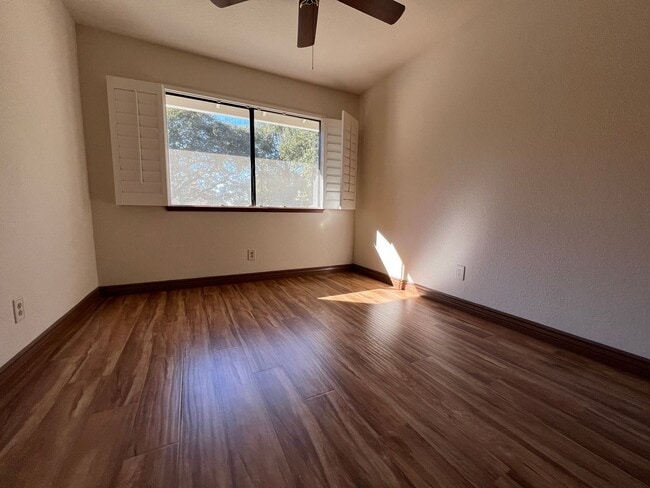 Building Photo - Quiet Home In Serene Green Belt In The Heart Of Citrus Heights