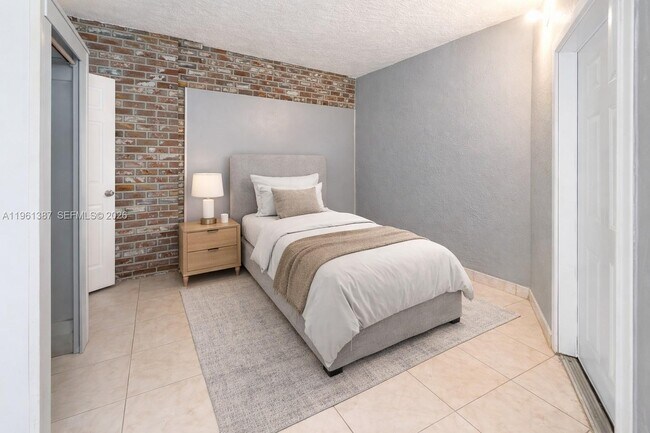 Building Photo - 3241 NW 40th St