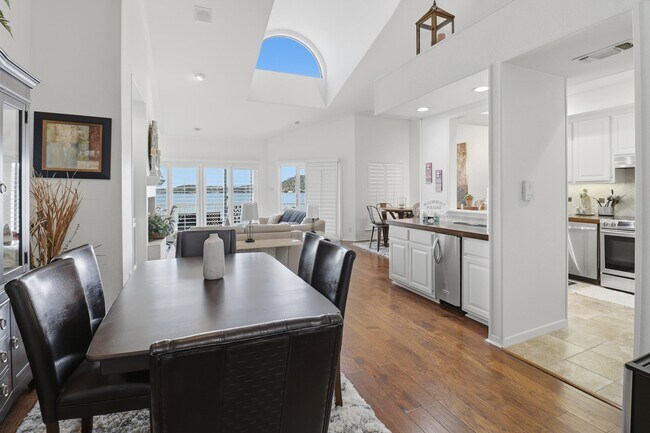 Building Photo - 403 Island Dr