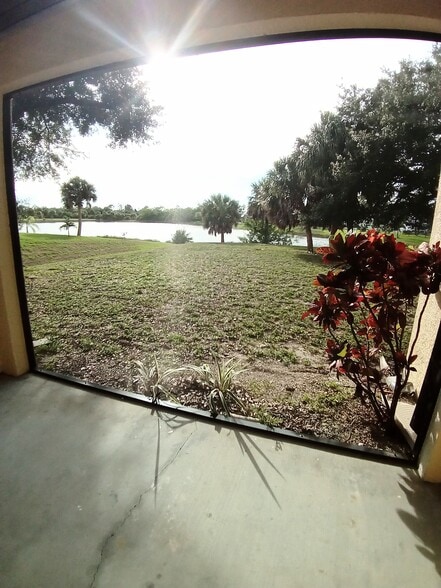 Building Photo - 510 Sweetwater Dr