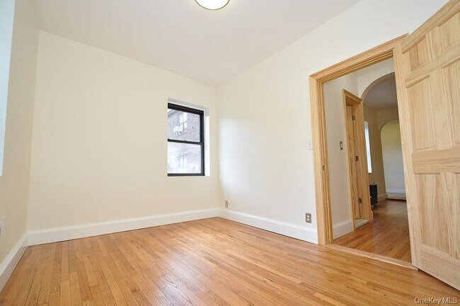 Building Photo - 120 Stonelea Pl