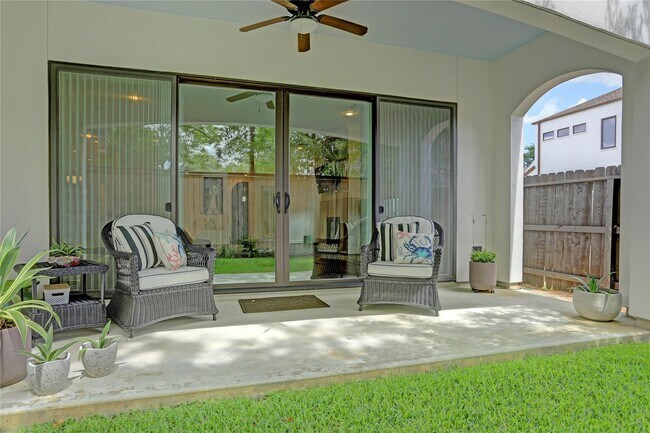 Building Photo - 1715 Maravilla Dr