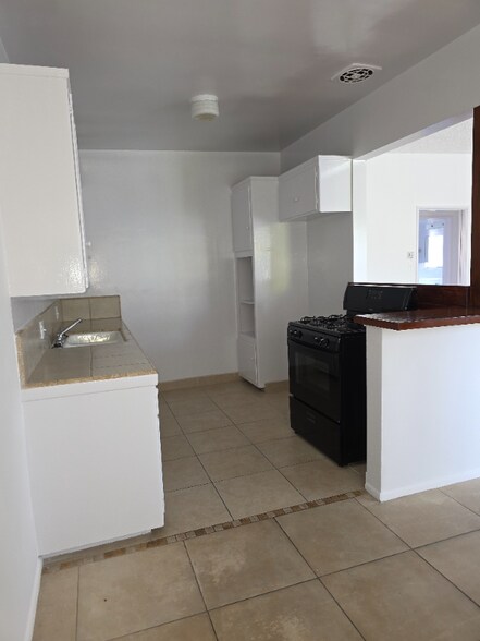 Building Photo - 1150 Manhattan Beach Blvd