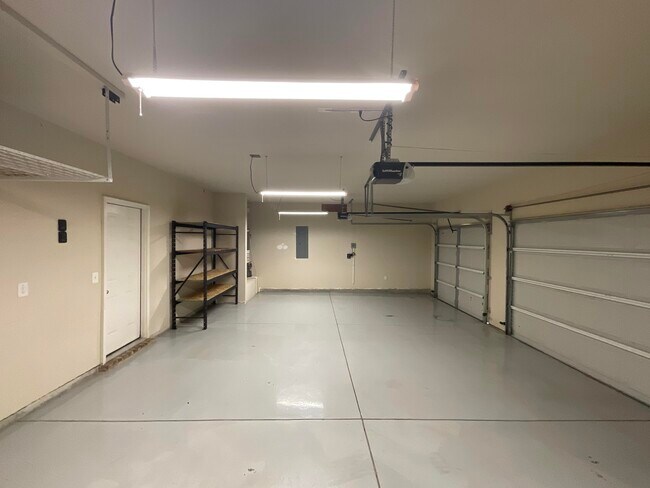 Building Photo - 4701 Southwind Rd