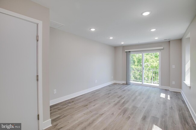 Building Photo - 2015 N College Ave