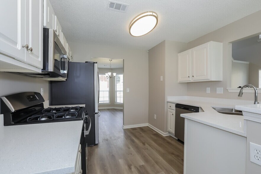 Building Photo - 550 Ransom Way
