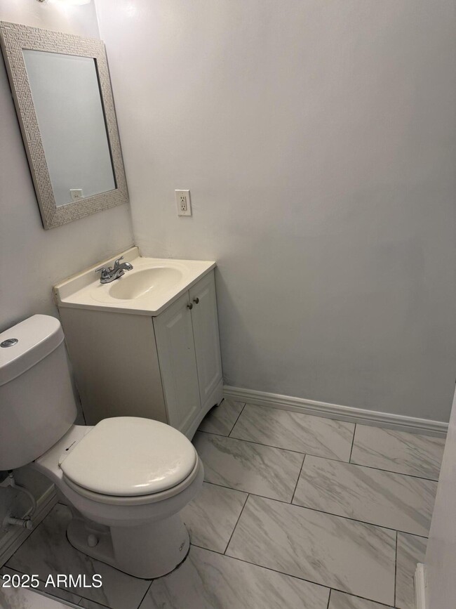 Building Photo - 5131 W Earll Dr