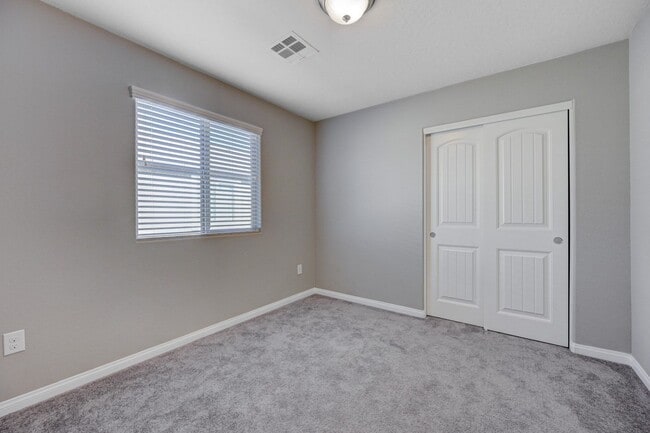 Building Photo - GORGEOUS 4 Bedroom, 2 Story Home located in the SW!