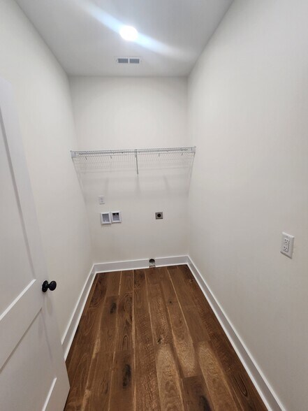Building Photo - 526 Cottage Way