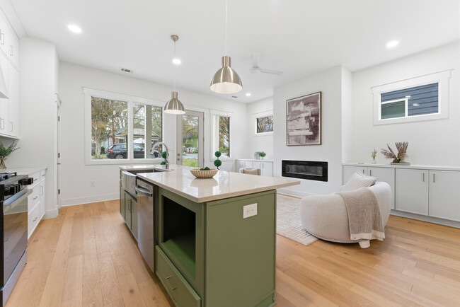 Building Photo - 205 Whitefoord Ave NE