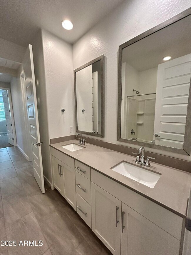 Building Photo - 6581 S Abbey Ln