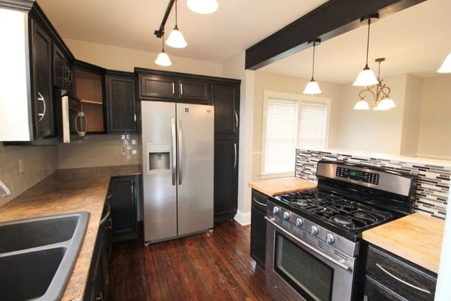 Building Photo - 3 Shenandoah Ave