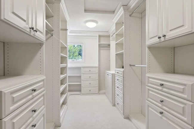 Building Photo - 6484 Ivy Way