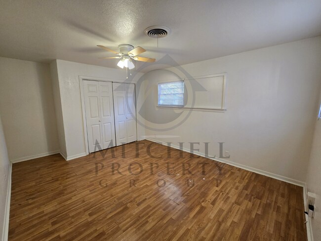 Building Photo - Spacious 4 bedroom home ready to rent!
